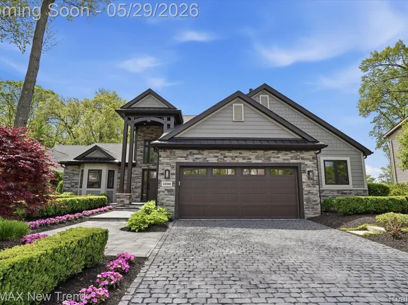 1890 Spruce Dr, Commerce Township, MI 48390