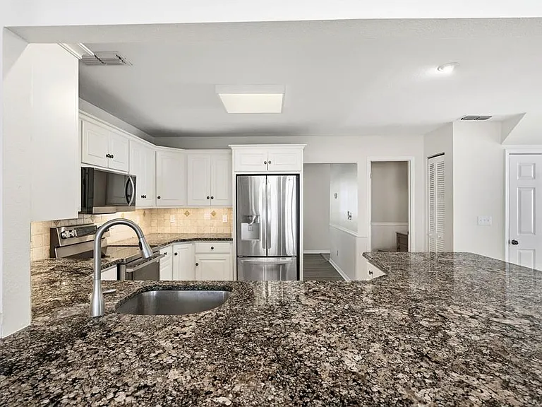 345 Bailey St — Photo 16
