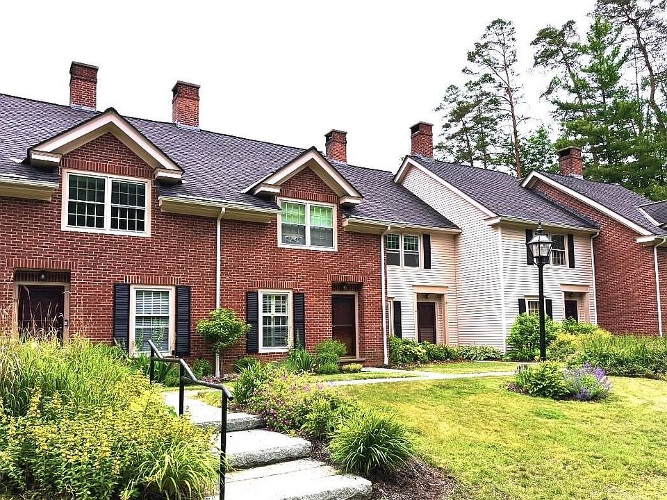 1st image of 121 Townhouse Way #20