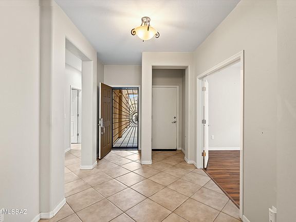 3rd image of 1118 W Montelupo Dr