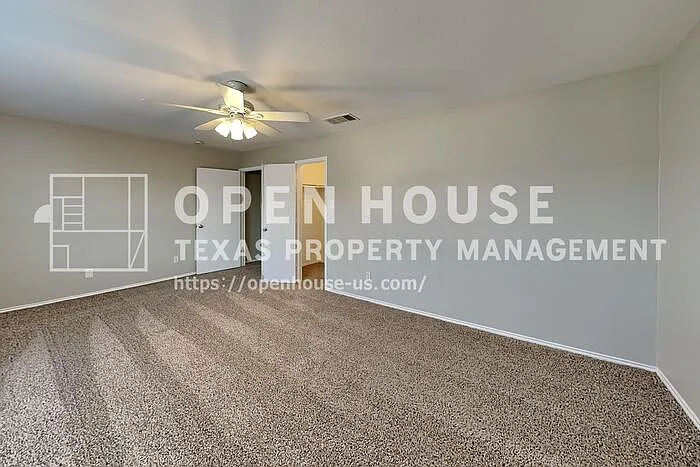 1005 Lake Bluff Dr — Photo 10