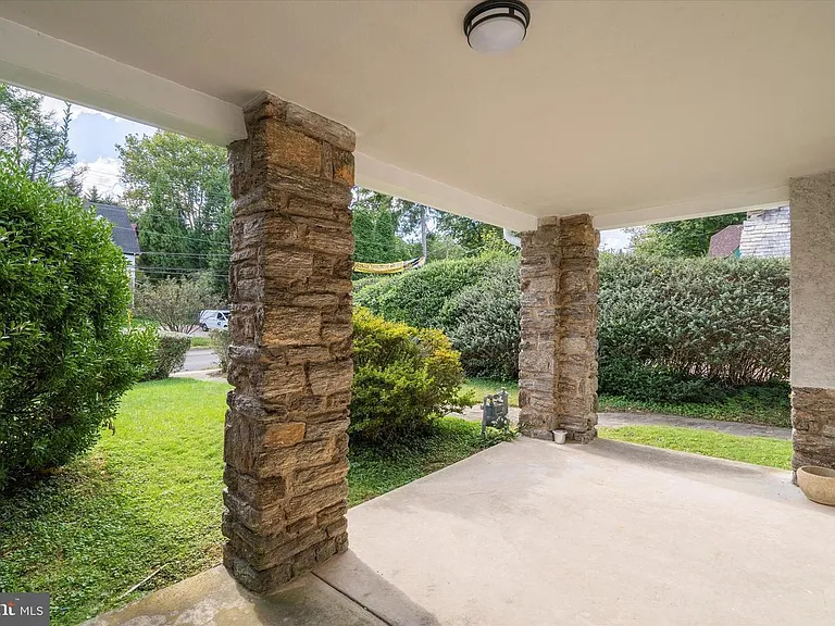 541 E Church Rd — Photo 37