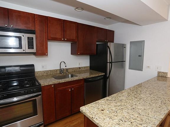3rd image of 711 W Melrose St APT A1