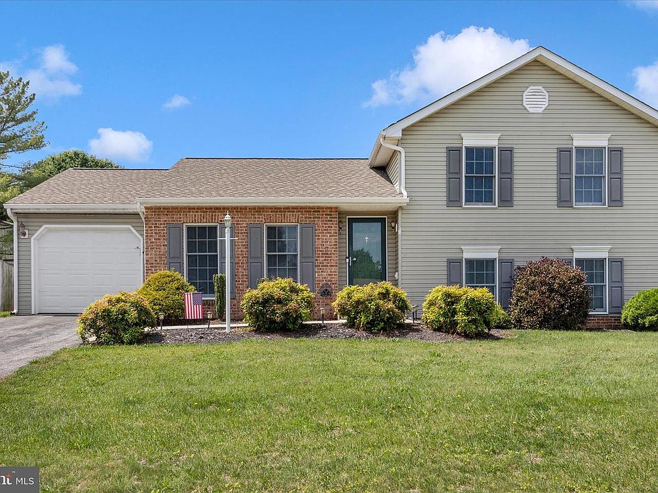 1st image of 109 Rebeccas Ct