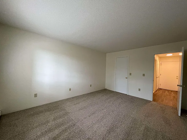 379 Huse Rd #8 — Photo 34