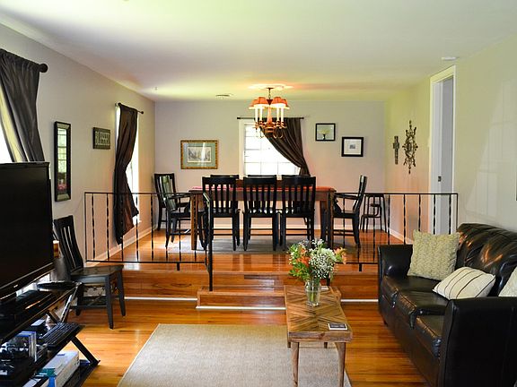 3rd image of 13 Crestwood Dr