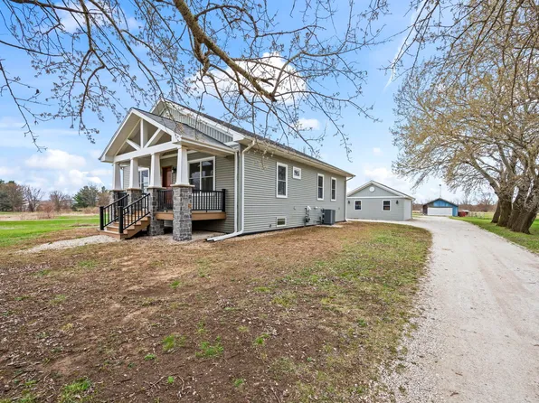 9119 Riley Rd, Marengo, IL 60152