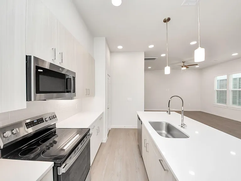 7318 Hadley Meadow Ln — Photo 16