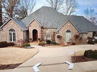 310 E Fairway Ln, Fayetteville, AR 72701