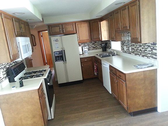 2nd image of 82 Diane Dr