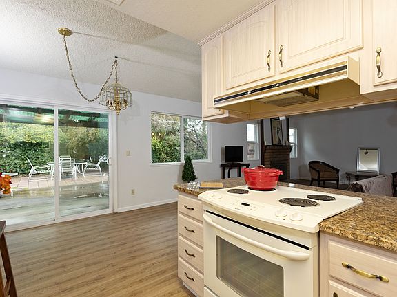 5th image of 3909 Lutheran Cir