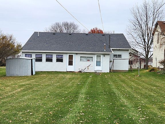 3rd image of 423 E Wyman Ave