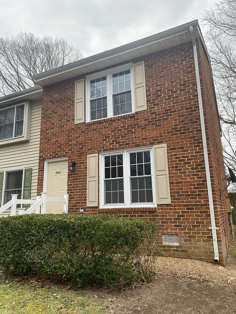 Building Photo - 2802 Oak Hill Dr