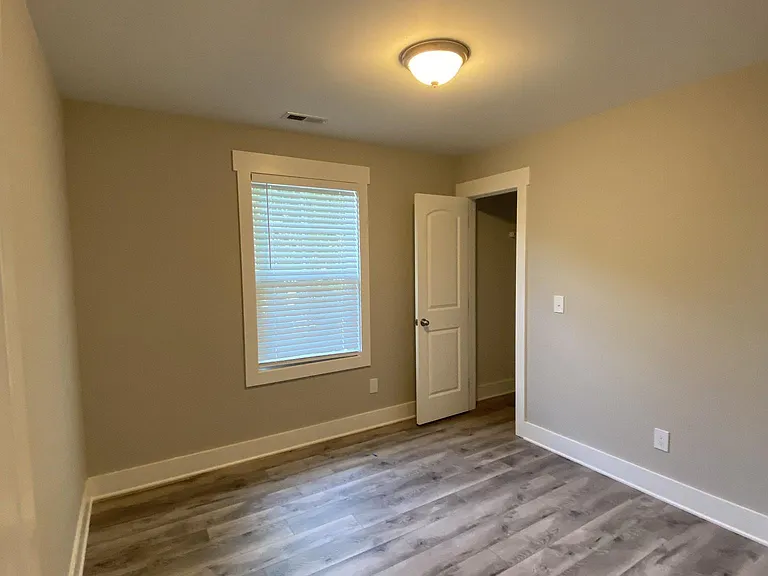 1311 Searcy St — Photo 15