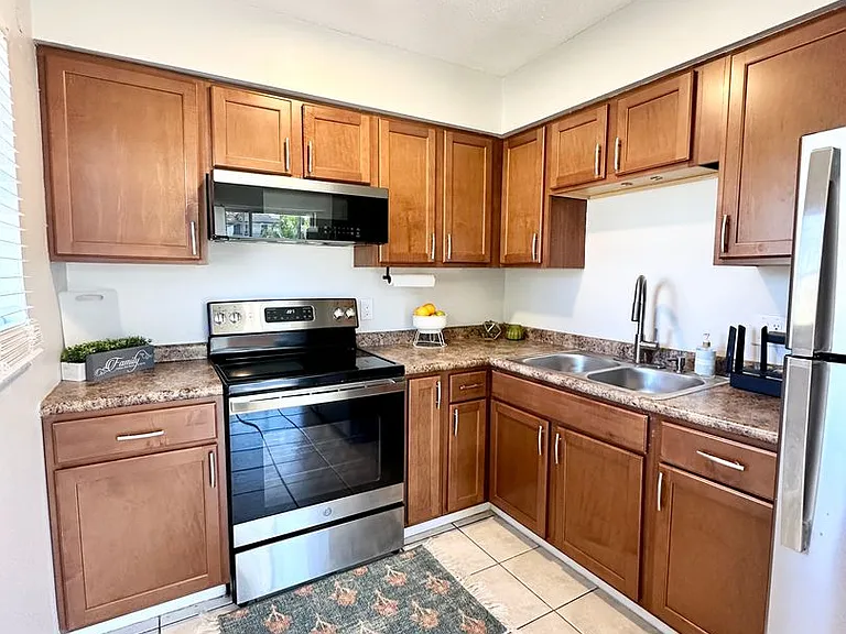 1700 Van Ness St — Photo 34
