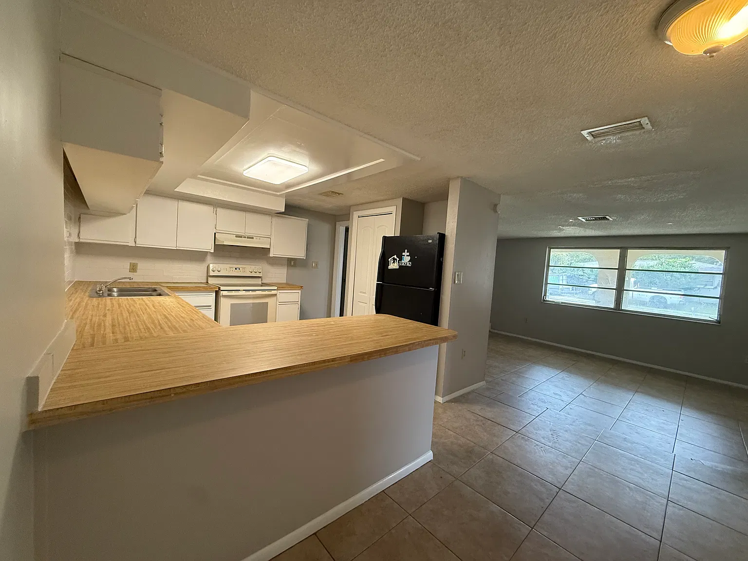 4 Bedroom, 2 Bathroom — Photo 3