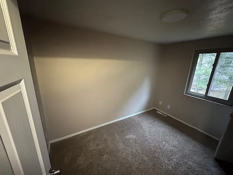 211 Parkwood Dr — Photo 14