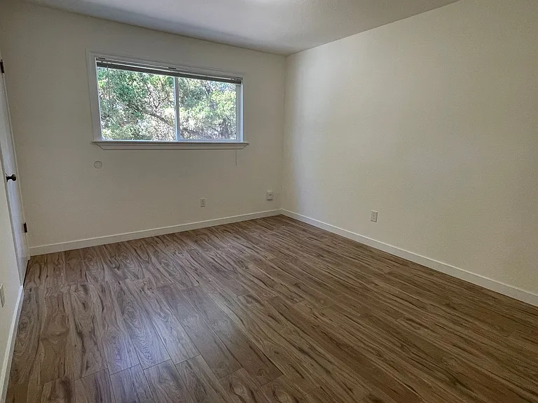 625 Adams Street — Photo 9