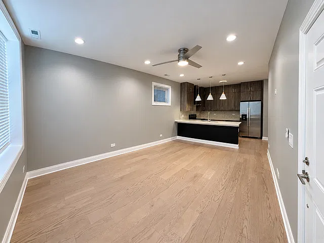 4950 S Michigan Ave — Photo 2