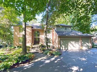 35W388 Chateau Dr W, Dundee, IL 60118