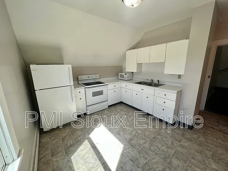 927 S Spring Ave #4 — Photo 1