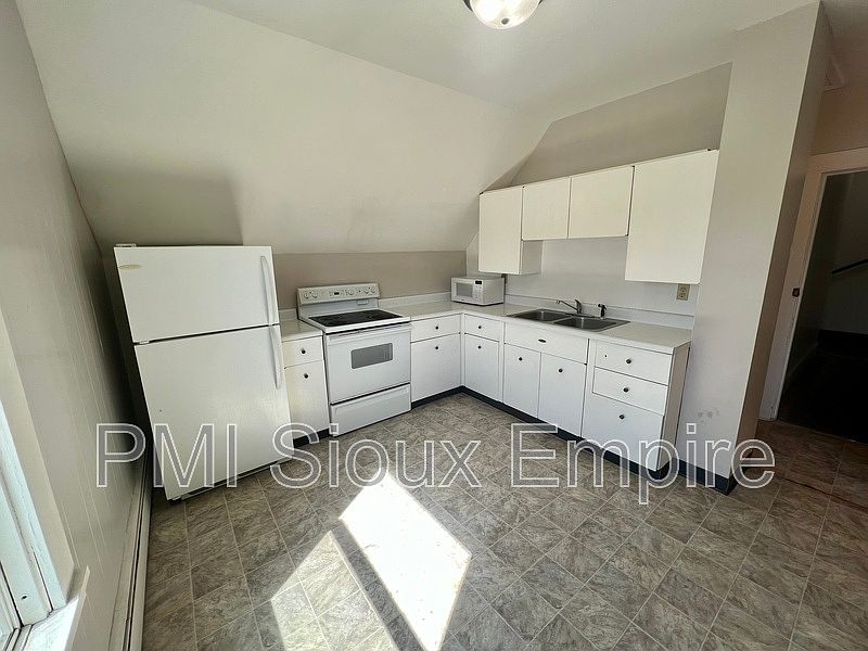 1st image of 927 S Spring Ave #4