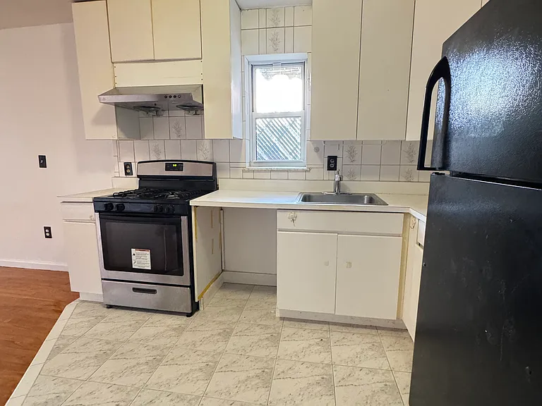 8428 Bay 16th St #1R — Photo 3