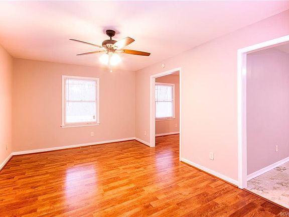 3rd image of 3941 Lee Blvd