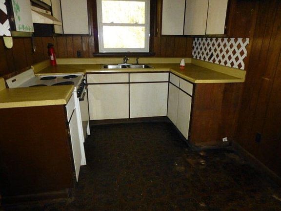 3rd image of 14 Carey Dr