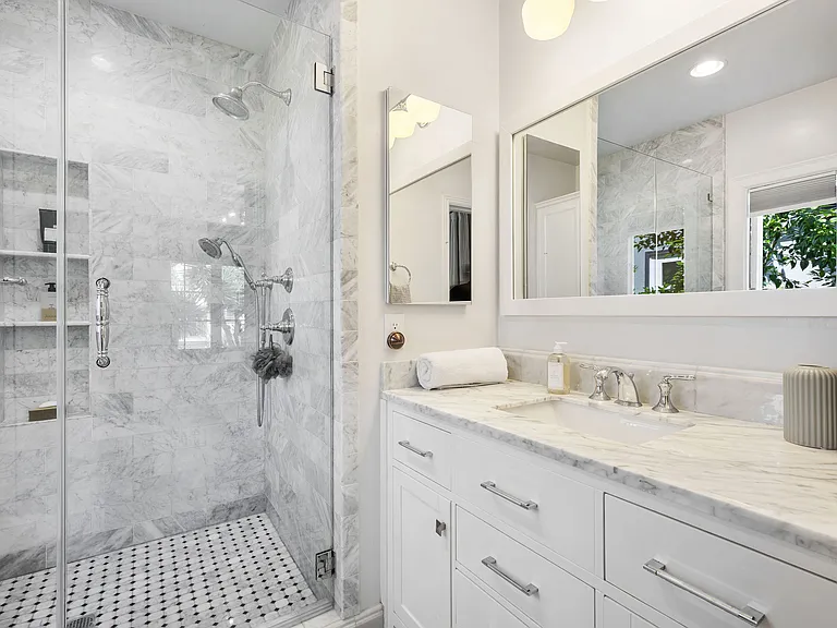 2052 Alameda Way — Photo 30
