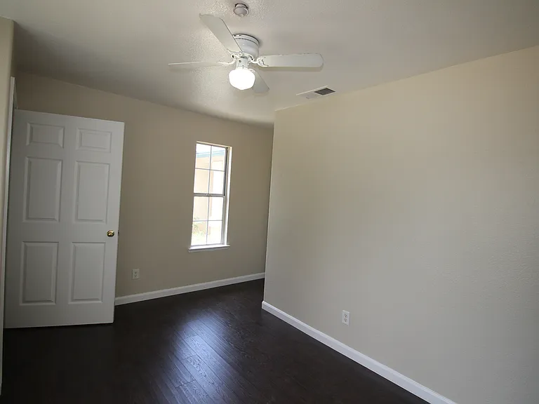 5325 N Rosalia Ave — Photo 14