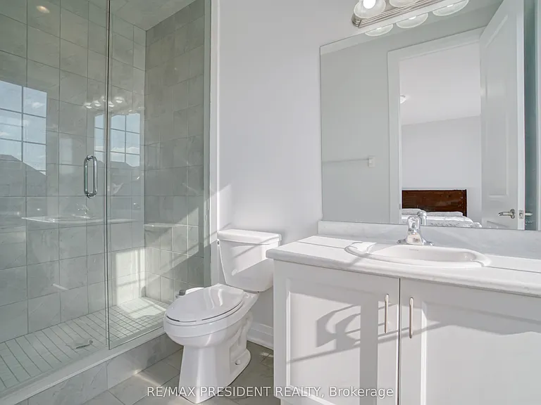 142 Prince Charles Cres — Photo 20