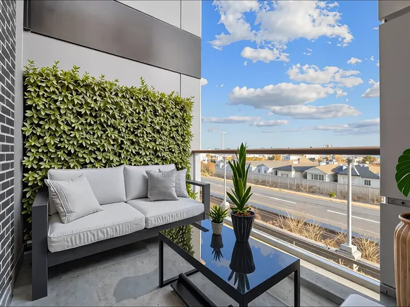 17 Avenue East image 32 of 57