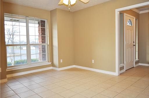 5th image of 1401 Fincastle Loop