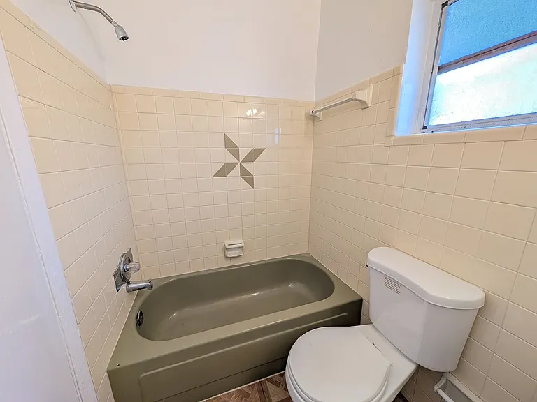2111 Roosevelt St — Photo 17