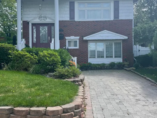 960 Edgegrove Ave, Staten Island, NY 10309