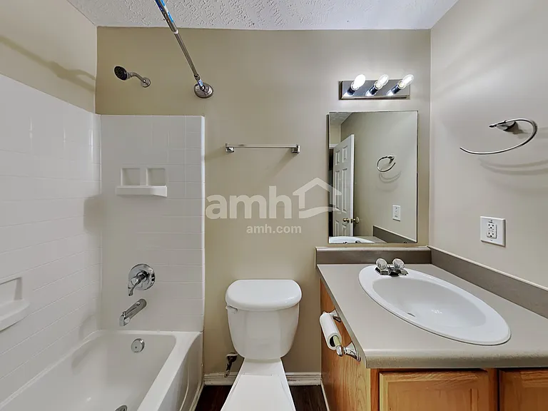 2111 Carlton Ln — Photo 17