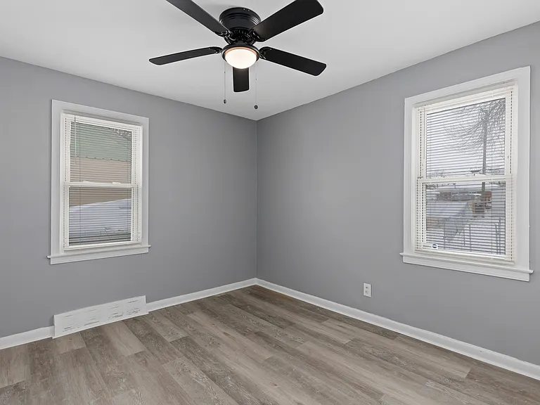 23023 Rosalind Ave — Photo 6