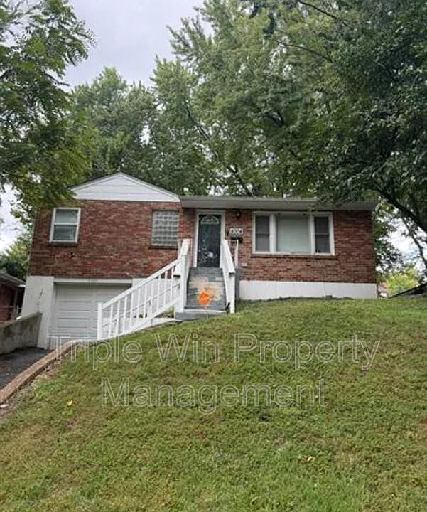 8004 Monroe Ave