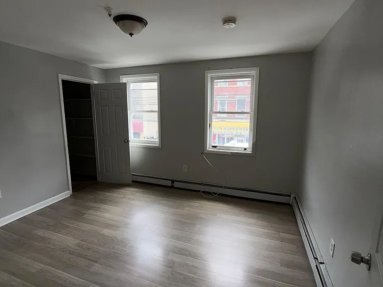 220 3rd St #3 — Photo 2