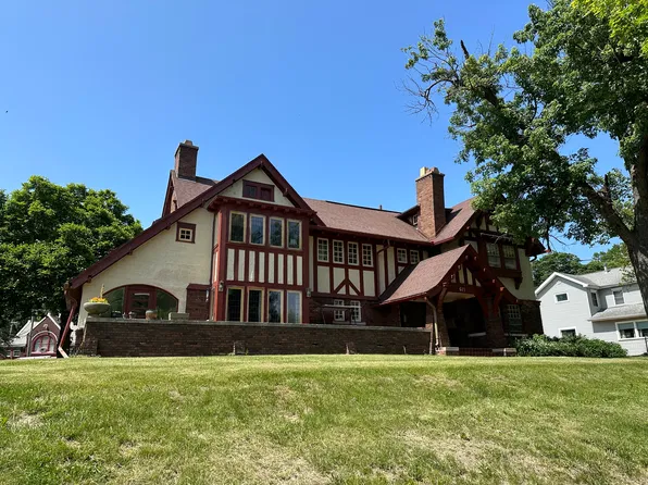 611 W High St #A, Peoria, IL 61606