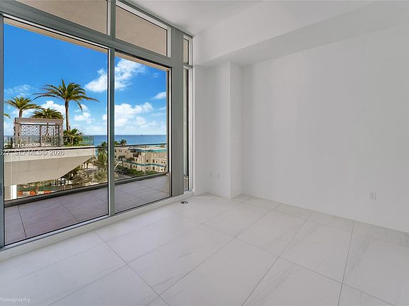 5th image of 153 N Seabreeze Blvd #4