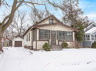 616 Woodridge St NE, Grand Rapids, MI 49505