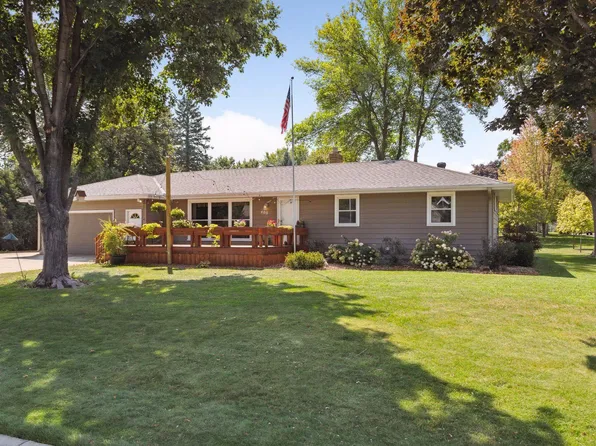 400 7th St SE, Cokato, MN 55321