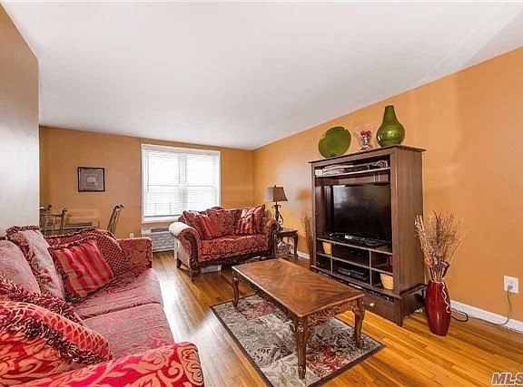 3rd image of 110 Brooklyn Ave APT 2C
