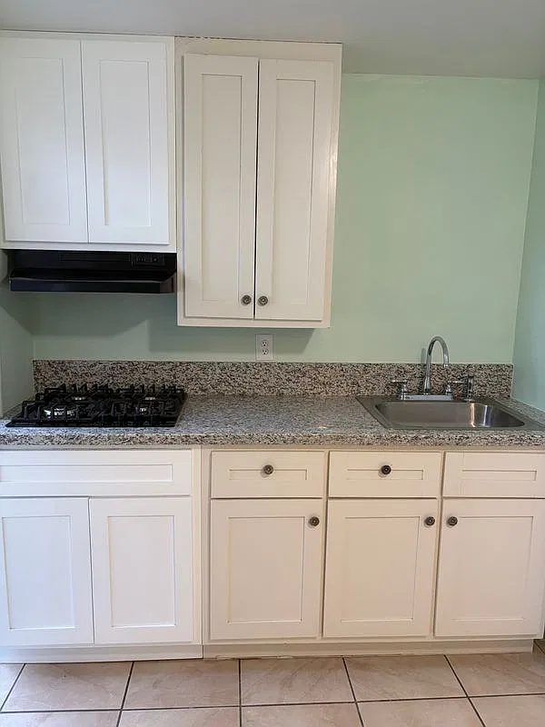 1 bed, 1.0 bath, 700 sqft, $1,200 — Photo 1