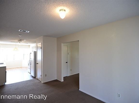 5th image of 403 Carly Dr