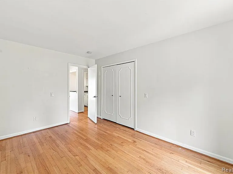 980 Sandhurst Rd — Photo 48