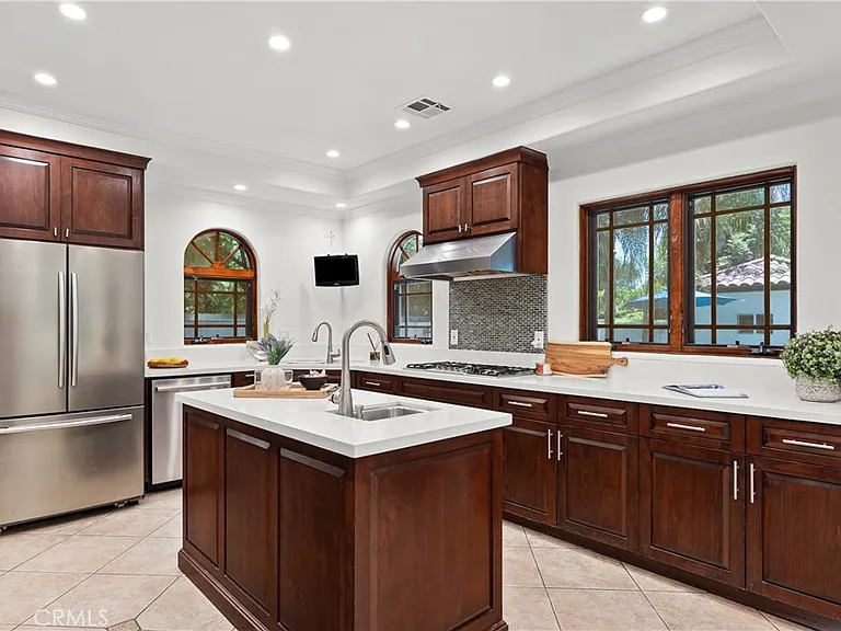 15014 Valleyheart Dr — Photo 11
