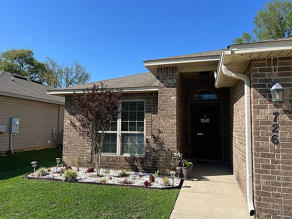 3rd image of 726 Forgotten Creek Ln